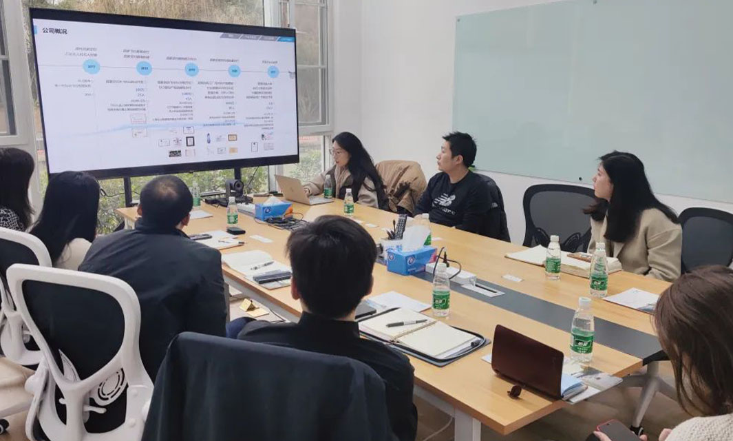 共青團楊浦區委員會及區科委領導一行蒞臨復亞智能指導工作